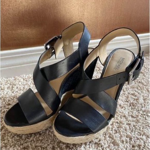 *Like new* Michael Kors platform wedges - Picture 2 of 3